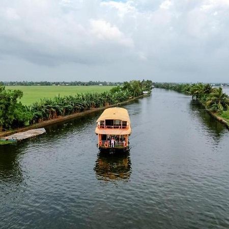 Vaishnav Tours Hotel Alappuzha ภายนอก รูปภาพ