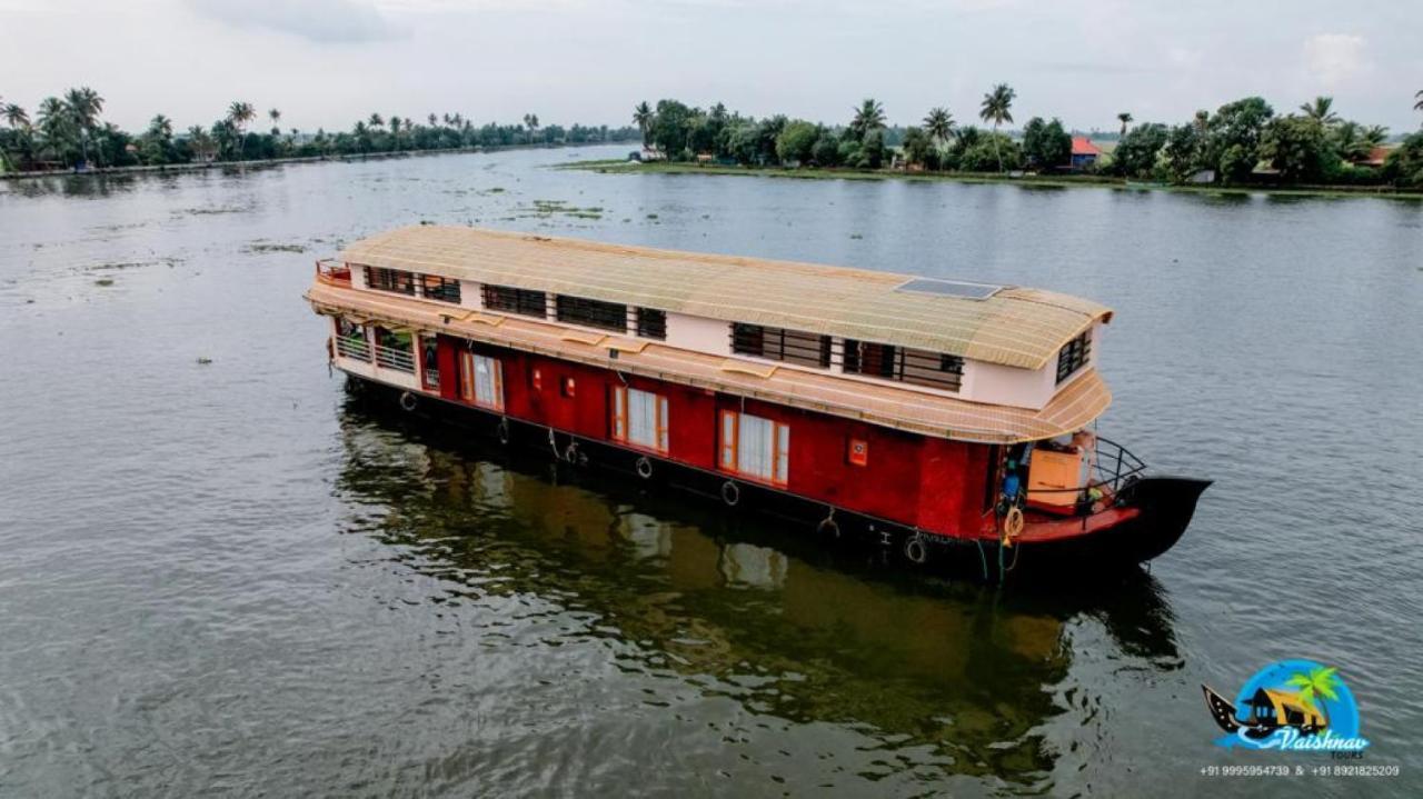 Vaishnav Tours Hotel Alappuzha ภายนอก รูปภาพ