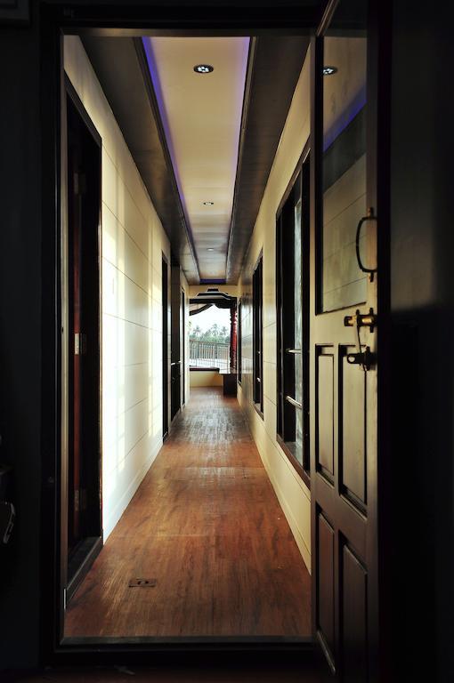 Vaishnav Tours Hotel Alappuzha ภายนอก รูปภาพ