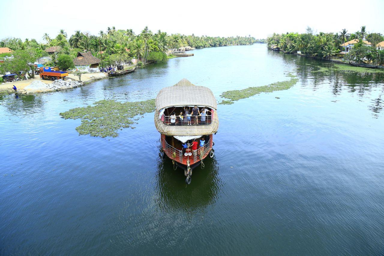 Vaishnav Tours Hotel Alappuzha ภายนอก รูปภาพ