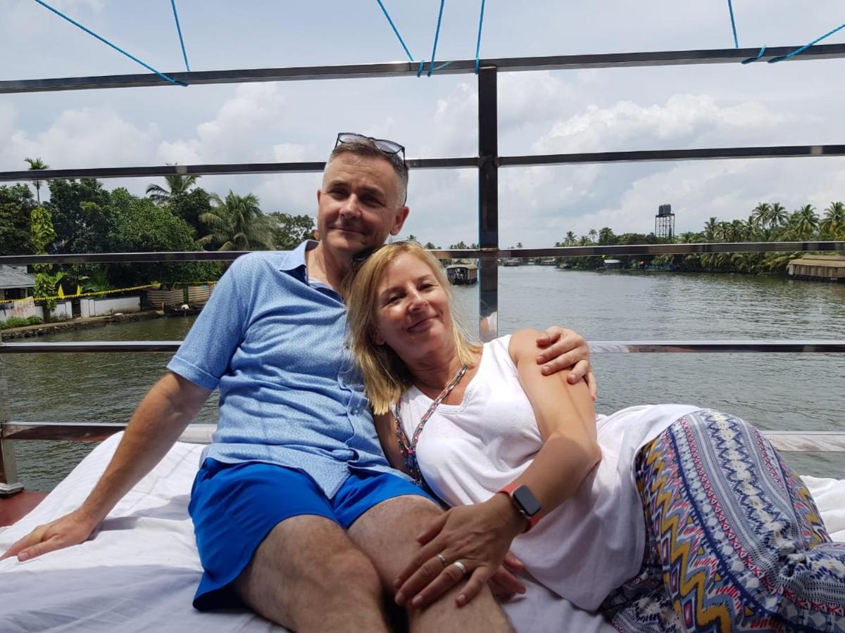 Vaishnav Tours Hotel Alappuzha ภายนอก รูปภาพ